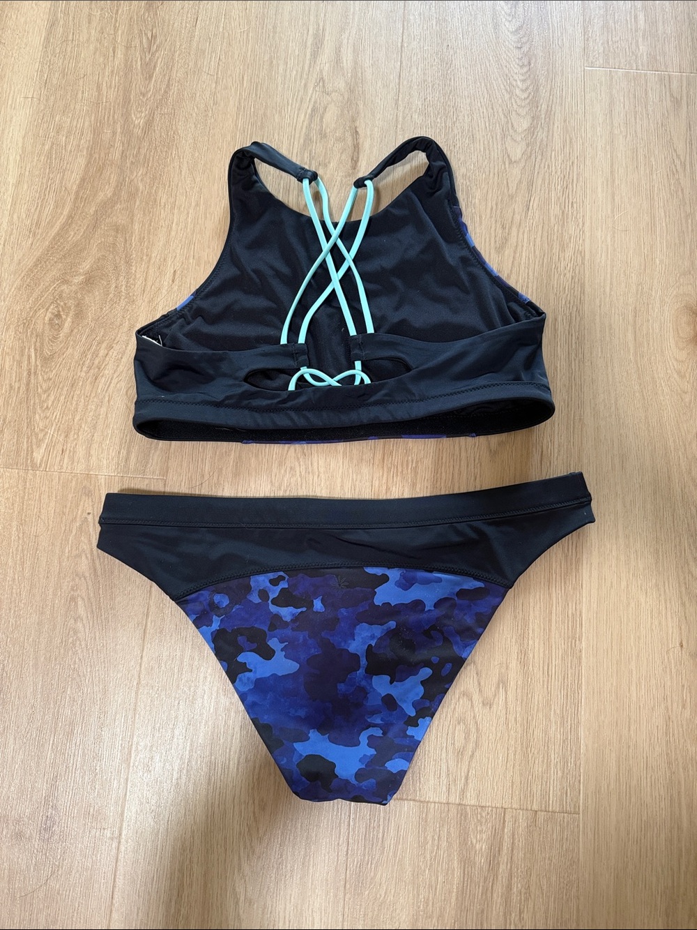 Athleta freestyle camo sport bikini women’s medium high neck - Picture 2 of 6